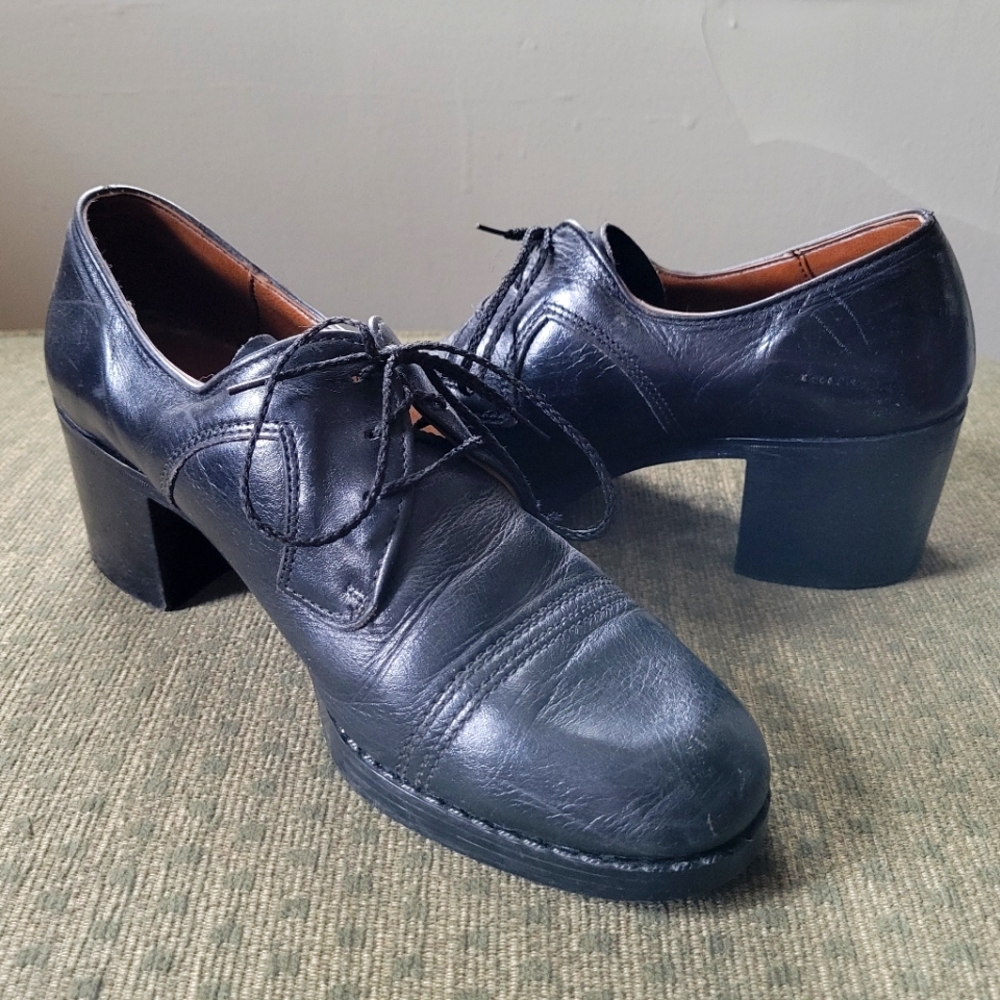 Vintage black leather chunky heel lace-up oxford loafer
